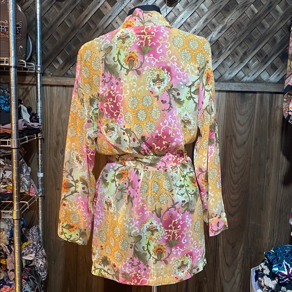 Victoria Secret Semi-Sheer Robe w/pockets - Picture 5 of 16